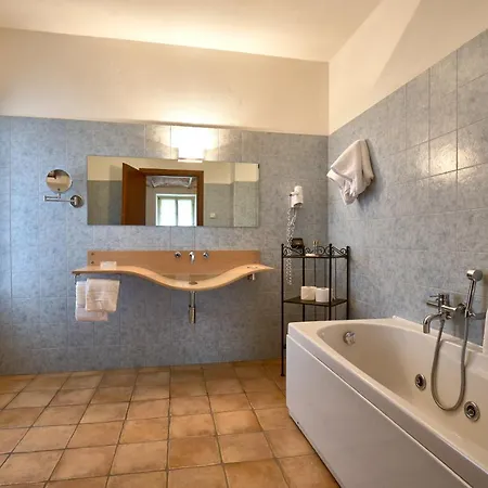 Agriturismo Podere La Piazza * Костильоле-д'Астри