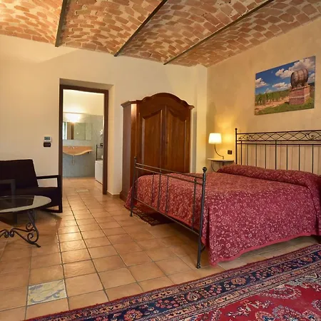 Фермерский дом Agriturismo Podere La Piazza