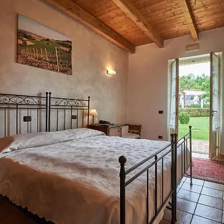 Фермерский дом Agriturismo Podere La Piazza