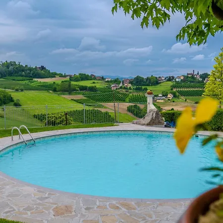 Agriturismo Podere La Piazza * Костильоле-д'Астри